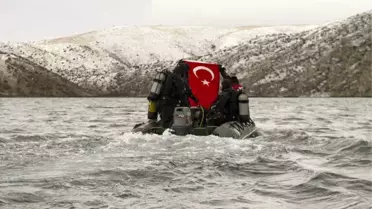 Afrin Harekatına Destek İçin Suyun 20 Metre Altında Türk Bayrağı Açtılar