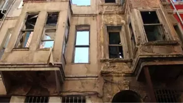 Taksim ve Beşiktaş'taki Metruk Binalar Tehlike Saçıyor