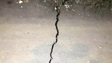 Bursa'daki Toprak Kayması Korkuttu: Yol İkiye Ayrıldı, 60 Ev Mühürlendi