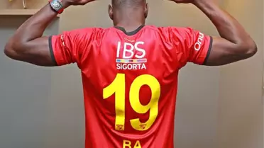 Demba Ba Resmen Göztepe'de