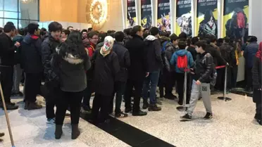 Bu Kuyruk Oyun Fuarı İçin