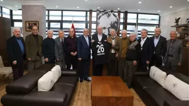 Eskişehirsporlu Profesyonel Futbolcular Dayanışma Derneğinden Kazım Kurt'a Ziyaret
