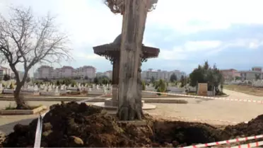 Denizli'de Polis Yeleği Giyerek Define Arayanlar, Suçüstü Yakalandı