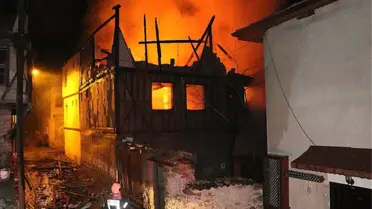 Safranbolu'da 2 Tarihi Konak Alevlere Teslim Oldu