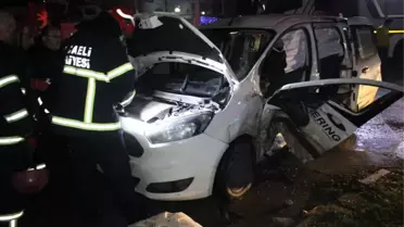 Işık İhlalinde İki Araç Birbirine Girdi: 4 Yaralı