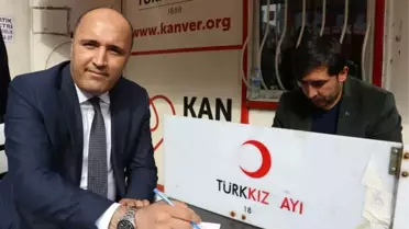 MHP'den Kızılay'a Kan Bağışı