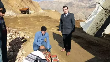 Sason'da Grup Köy Yolunda Betonarme Çalışmaları Başlatıldı