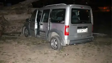 Önce Otomobile Sonra Odunlara Çarptı: 1 Ölü, 2 Yaralı
