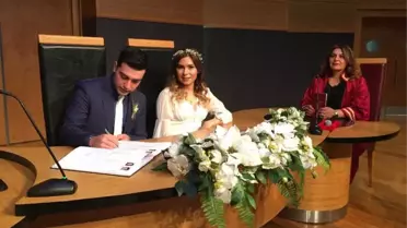 Nikahları Kıyılırken, Karikatürleri Çizildi