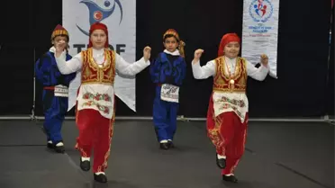 Edirne'de Halk Oyunları Yarışması Yapıldı