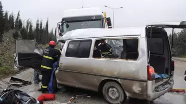 Güncelleme Kocaeli'de Minibüsle Tır Çarpıştı
