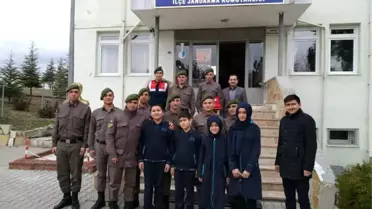 Ortaokul Öğrencilerinden Mehmetçiklere Moral Ziyareti