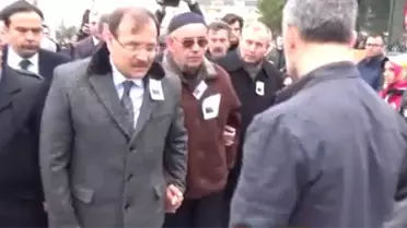 İzmir Şehitleri Son Yolculuğuna Uğurlandı! Bakan Şehit Babasını Yalnız Bırakmadı