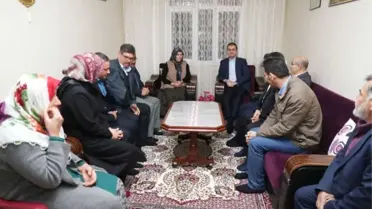 AB Bakanı Çelik, Otobüste Hakarete Uğrayan Şehit Annesini Ziyaret Etti