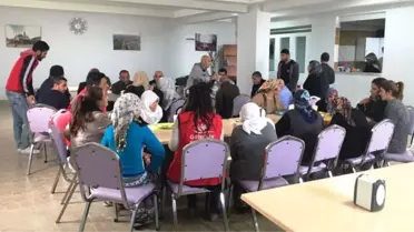 Erganili Gençlerden Bakım Evine Ziyaret