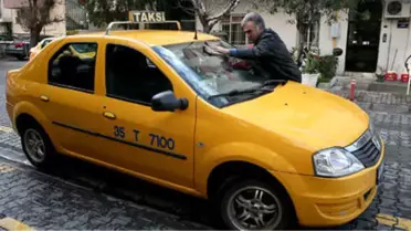 Bir Döneme Komedi Dans Üçlüsü ile Damga Vuran Murat Akkaya, Şimdi Taksici Oldu