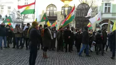 Müslim'in İadesinden Korkan Terör Yandaşları Çekya'da Sokağa Döküldü