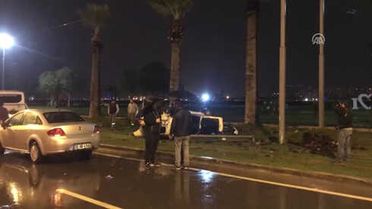 İzmir'de Otomobil Devrildi: 4 Yaralı