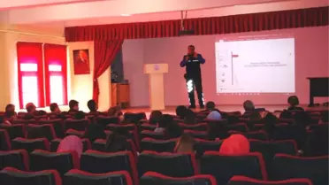 Kaman'da Polis 'Güvenli ve Doğru İnternet Kullanımı' Eğitimi Verdi
