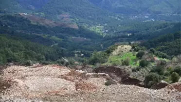 Heyelan Olan Yola Alternatif Yol Açılıyor