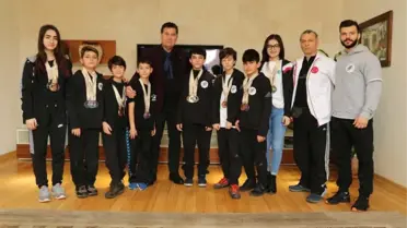 Şampiyon Wushu'cular Başkan Kocadon'u Ziyaret Etti