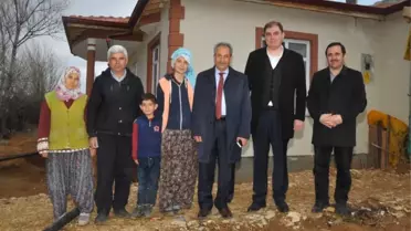 Şehirden Köye Dönüp Çiftçilik Yapıp Tavuk Beslemeye Başladı