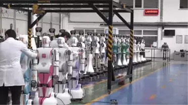 İnsansı' Robotlar Kışla Nöbetine Talip