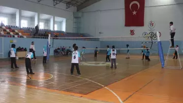 Ağrı'da Yıldızlar Voleybol İl Birinciliği Yapıldı