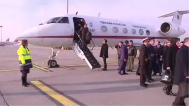 Milli Savunma Bakanı Canikli, Türk Şehitliği'ni Ziyaret Etti