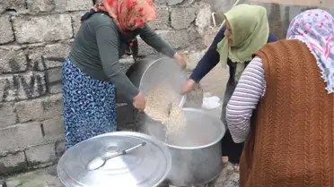 Reyhanlı'da Mahalle Sakinlerinden Mehmetçik'e Ev Yemeği