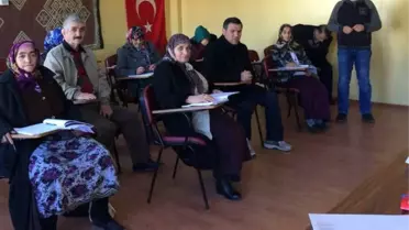 Kaymakam İmamoğlu, Okuma Yazma Kursunu İnceledi