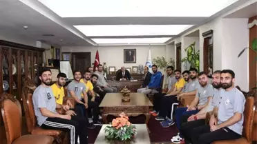 Hentbol Takımı Rektör Gönüllü ile Bir Araya Geldi