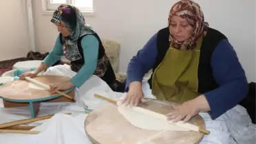 Mantı ve Gözleme Satarak Öğrencilere Burs Veriyorlar