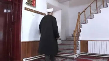 Beyaz Baston'Lu Müezzin Azmiyle Örnek Oluyor (2)