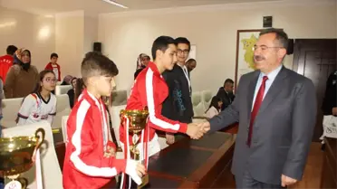 Başkan Acehan'dan Başarılı Sporculara Ödül