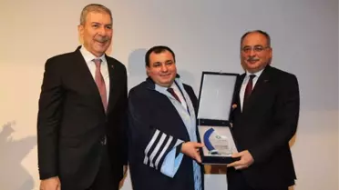 Sağlık Bakanı Dr. Ahmet Demircan, Gazi Tıp'ta Biniş Giyme Törenine Katıldı