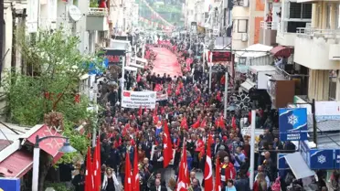 Bayraklı Şehitler İçin Yürüdü