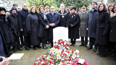 Brookwood Şehitliği'nde Kahramanları Andılar