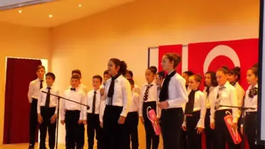 Müzik Öğretmeni Sesiyle Büyüledi