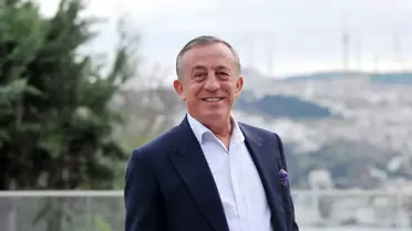 Ali Ağaoğlu 'En Çok Bunu Seviyorum' Dediği Otomobilini Garajdan Çıkardı