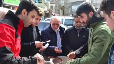 Lapseki AK Parti Gençlik Kolları Afrin Zaferi İçin Pilav Dağıttı