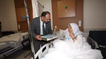 Başkan Özaltun'dan Hastalara Kur'an-ı Kerim ve Seccade Hediyesi