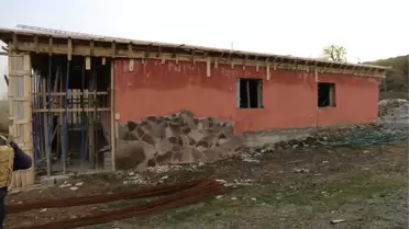 Kaymakam Çetin, Yanan Cem Evinde İncelemelerde Bulundu