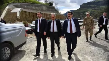 Trabzon'da Polis Aracının Dereye Devrilmesi