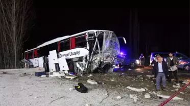 Yolcu Otobüsü Önce Ağaçlara, Sonra İstinat Duvarına Çarptı: 2 Ölü, 33 Yaralı