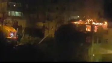 Rize'de Çıkan Yangında 3 Katlı Ahşap Ev Kül Oldu