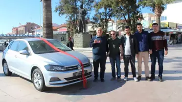 Ayvalıkgücü Belediyespor'un Otomobil Çekilişi Talihlisi Anahtarı Teslim Aldı