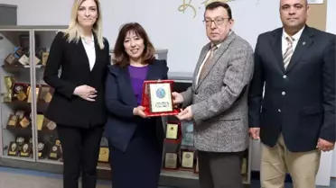 Sanko Okullarına Plaket ve Şilt Beratı Takdim Edildi