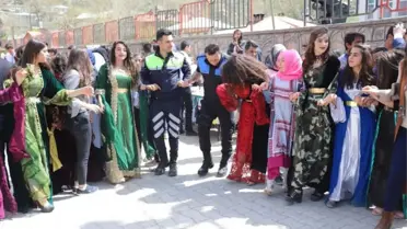 Sınırda Halaylı Kermes