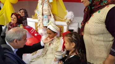 Vali Güvençer ve Eşi Şehit Oğlunun Sünnetine Katıldı